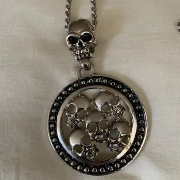 Vintage Skull and Medallion Necklace (Mens Listing) - Picture 2 of 6